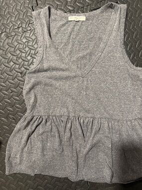 Truly Madly Deeply Gray V-Neck Ruffled Peplum Tank Top size s